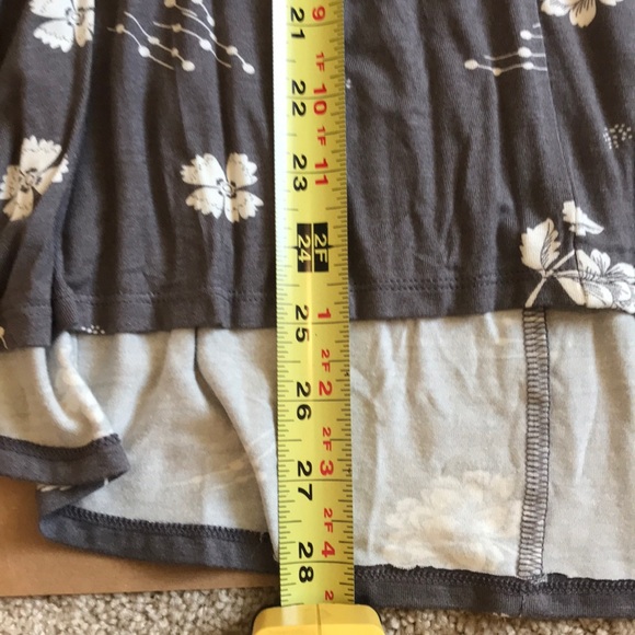 Floral cold shoulder top - Picture 7 of 7